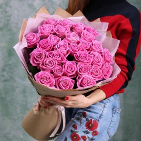 Букет из розовых роз «Мария» от интернет-магазина «Даниэль» в Астрахани