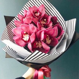 Букет орхидей «Розовый элеганс» от интернет-магазина «Даниэль» в Астрахани