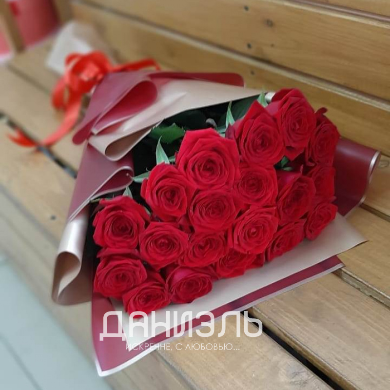 19 роз «Серенада»