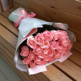 Букет из 31 розы «Душечка» от интернет-магазина «Даниэль» в Астрахани