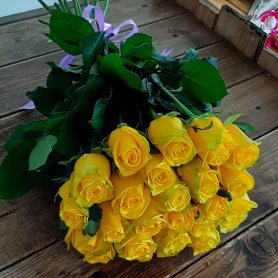 Букет желтых роз «Таити» от интернет-магазина «Даниэль» в Астрахани