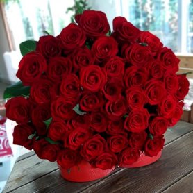 Монобукет из 45 красных роз от интернет-магазина «Даниэль» в Астрахани
