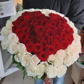 Букет роз «Сердце любимой» от интернет-магазина «Даниэль» в Астрахани