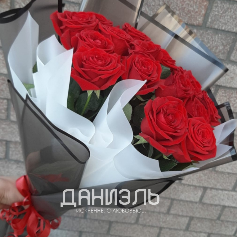 Букет из 17 красных роз «Модерн» 2
