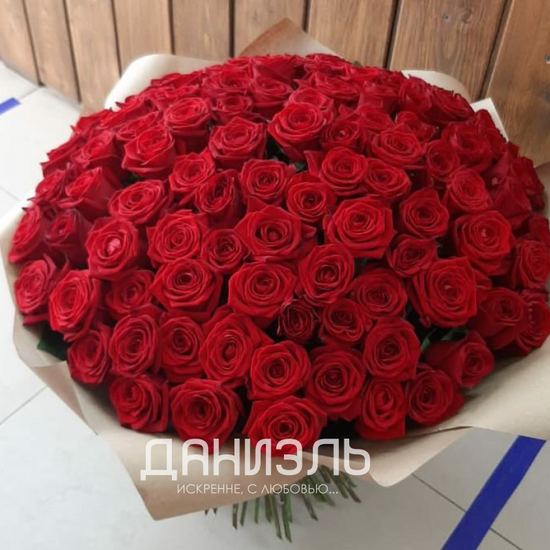 101 красная роза «Незабываемый» 1