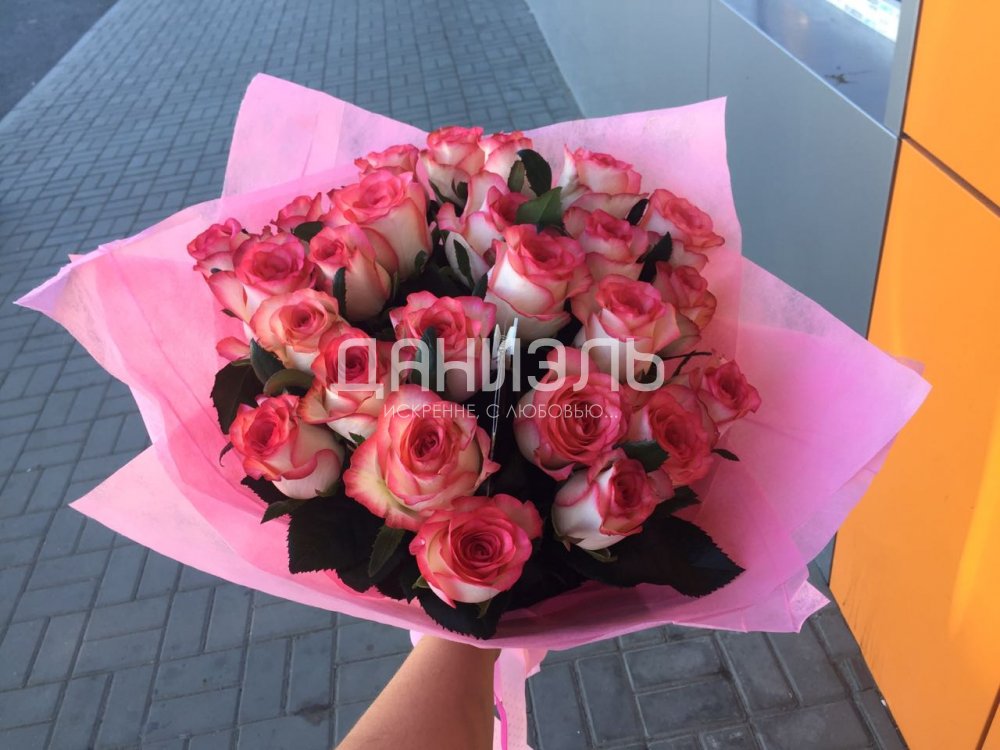 Купить 25 роз «Приятные мгновения» с доставкой в Астрахани - «Даниэль»