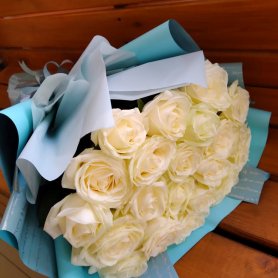 Букет из 19 роз «Нежный миг» от интернет-магазина «Даниэль» в Астрахани