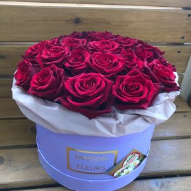 Коробка роз «Страстные сны» от интернет-магазина «Даниэль» в Астрахани