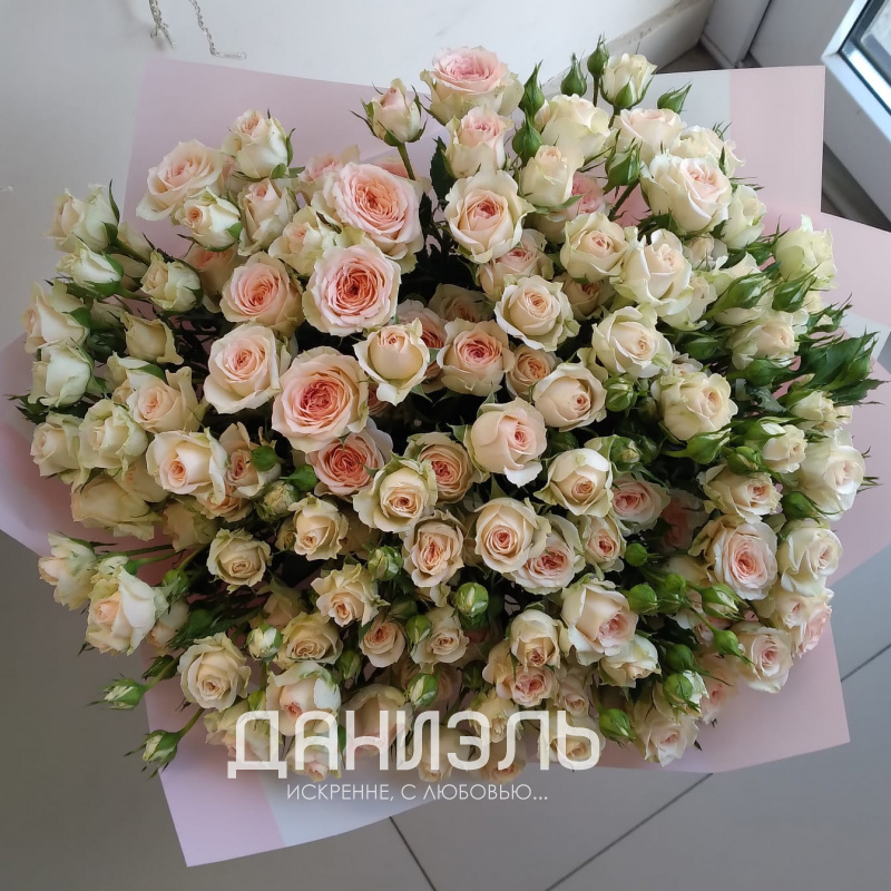 Букет кустовых роз «Марципан»