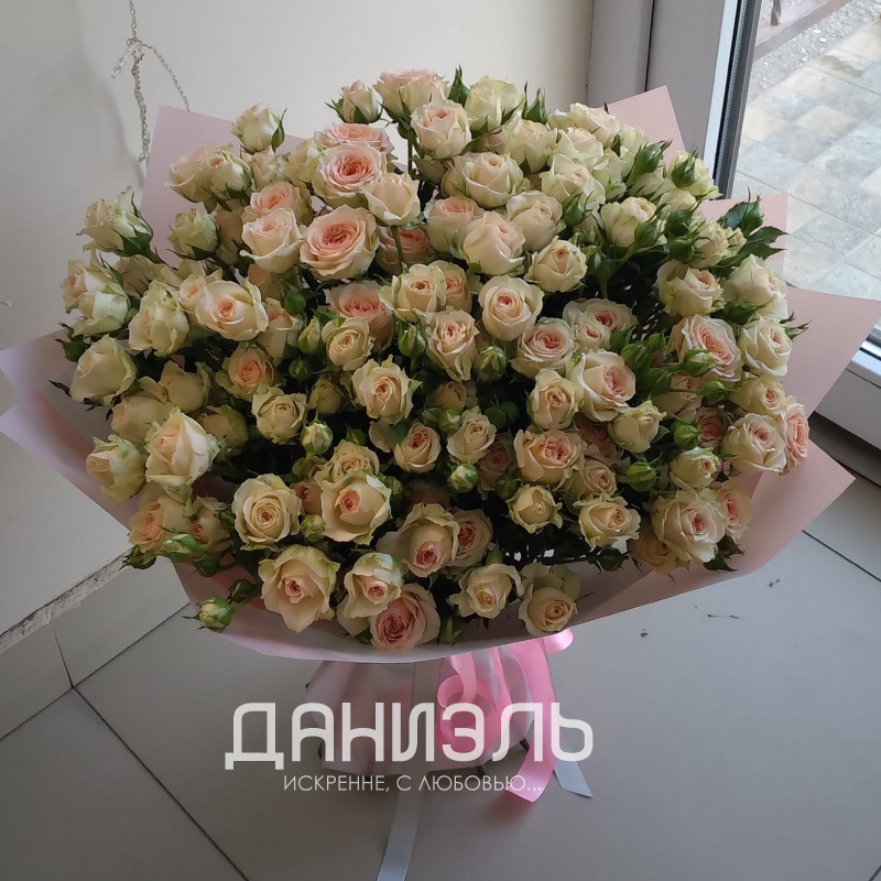 Букет кустовых роз «Марципан» 1