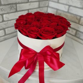 Композиция из 25 красных роз «Для любимой» от интернет-магазина «Даниэль» в Астрахани