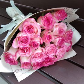 Букет 19 розовых роз «Трепет» от интернет-магазина «Даниэль» в Астрахани