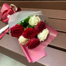 Букет роз «Мон амур» от интернет-магазина «Даниэль» в Астрахани