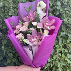 Букет с орхидеями «Иноземка» от интернет-магазина «Даниэль» в Астрахани