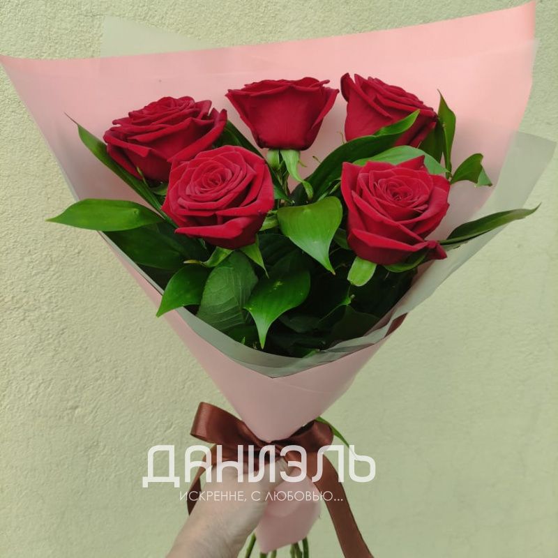 Букет « Пять красных роз» 2