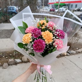 Букет из 9 гвоздик от интернет-магазина «Даниэль» в Астрахани